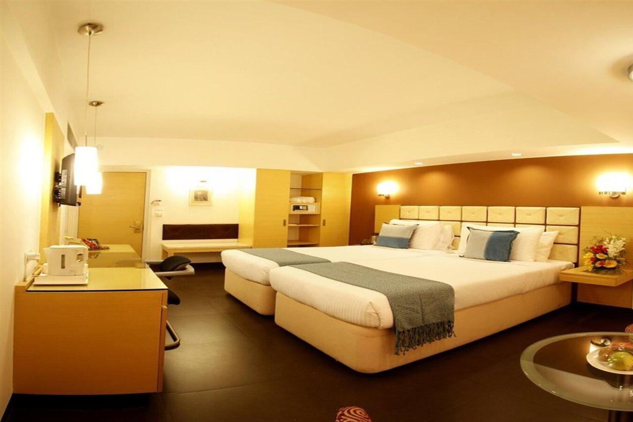 Hotel Sagar Plaza City Centre Пюн Екстериор снимка