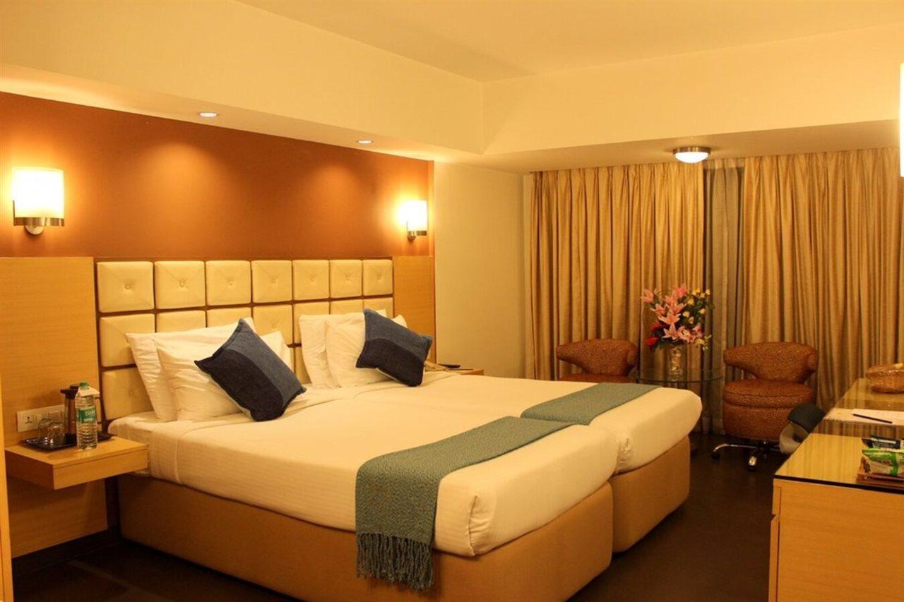 Hotel Sagar Plaza City Centre Пюн Екстериор снимка