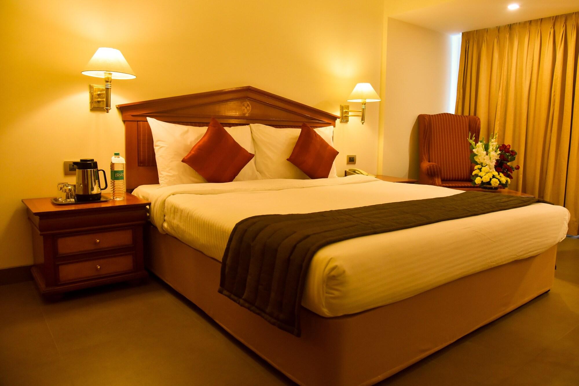Hotel Sagar Plaza City Centre Пюн Екстериор снимка