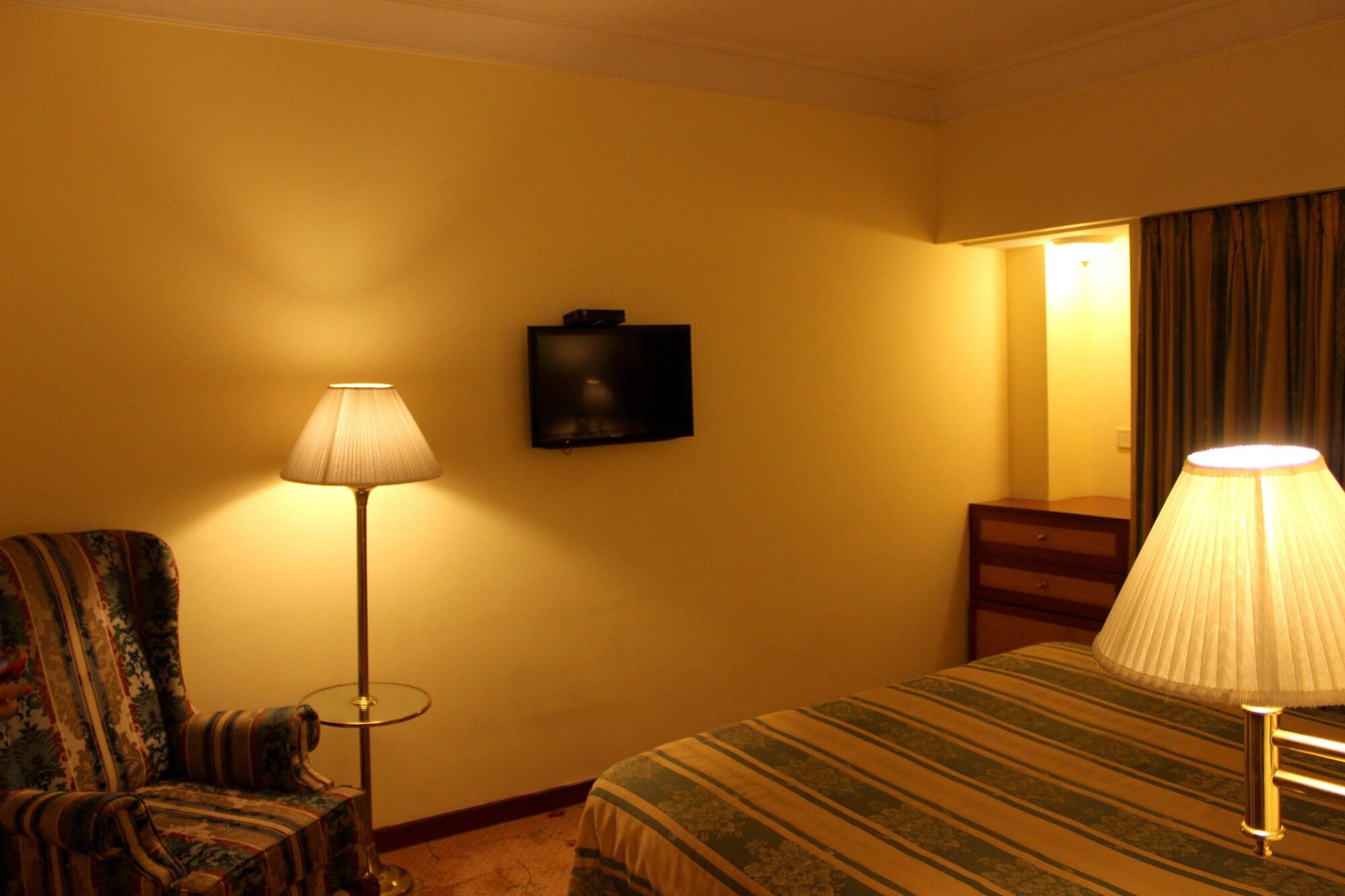 Hotel Sagar Plaza City Centre Пюн Екстериор снимка