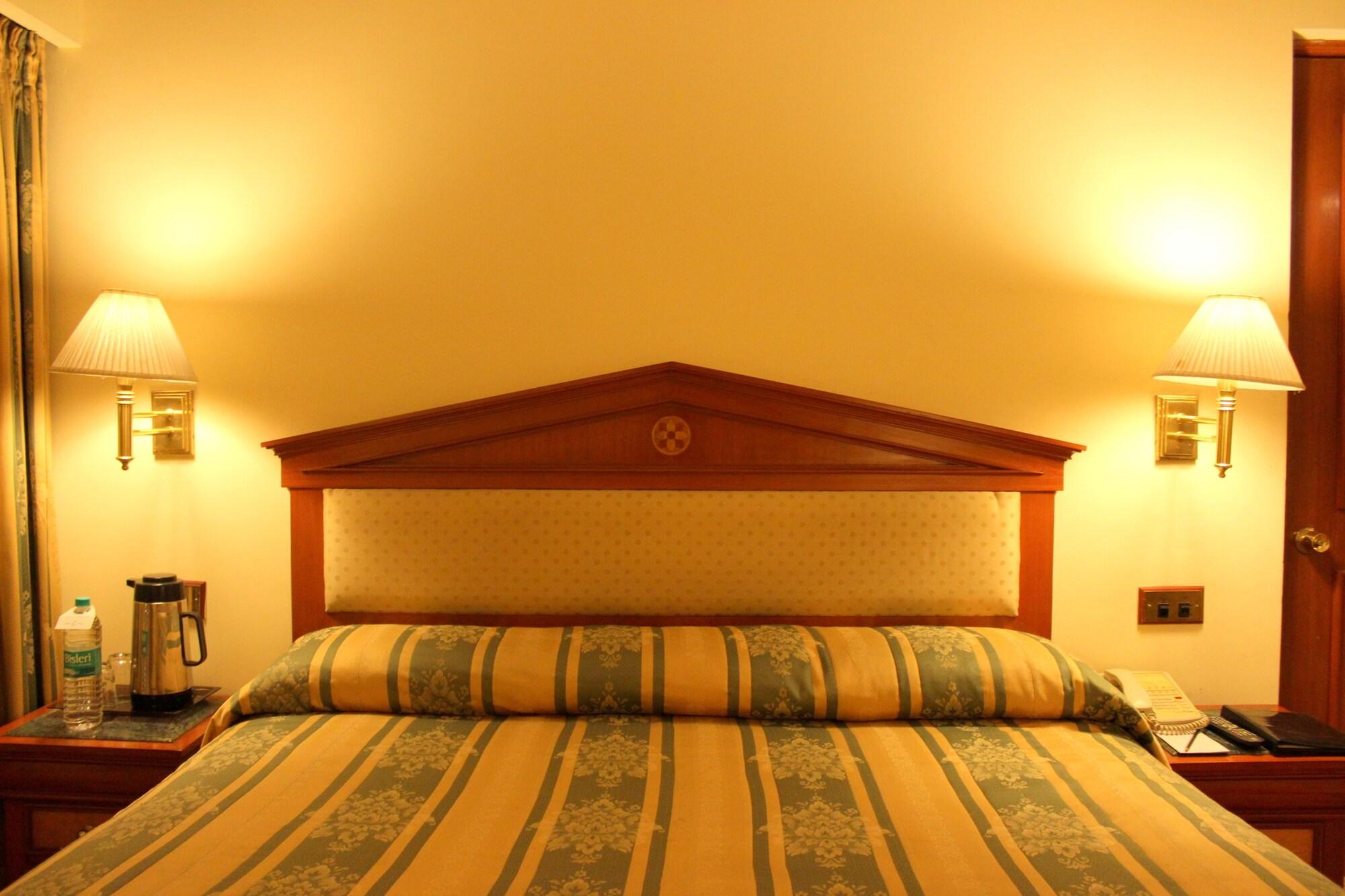 Hotel Sagar Plaza City Centre Пюн Екстериор снимка