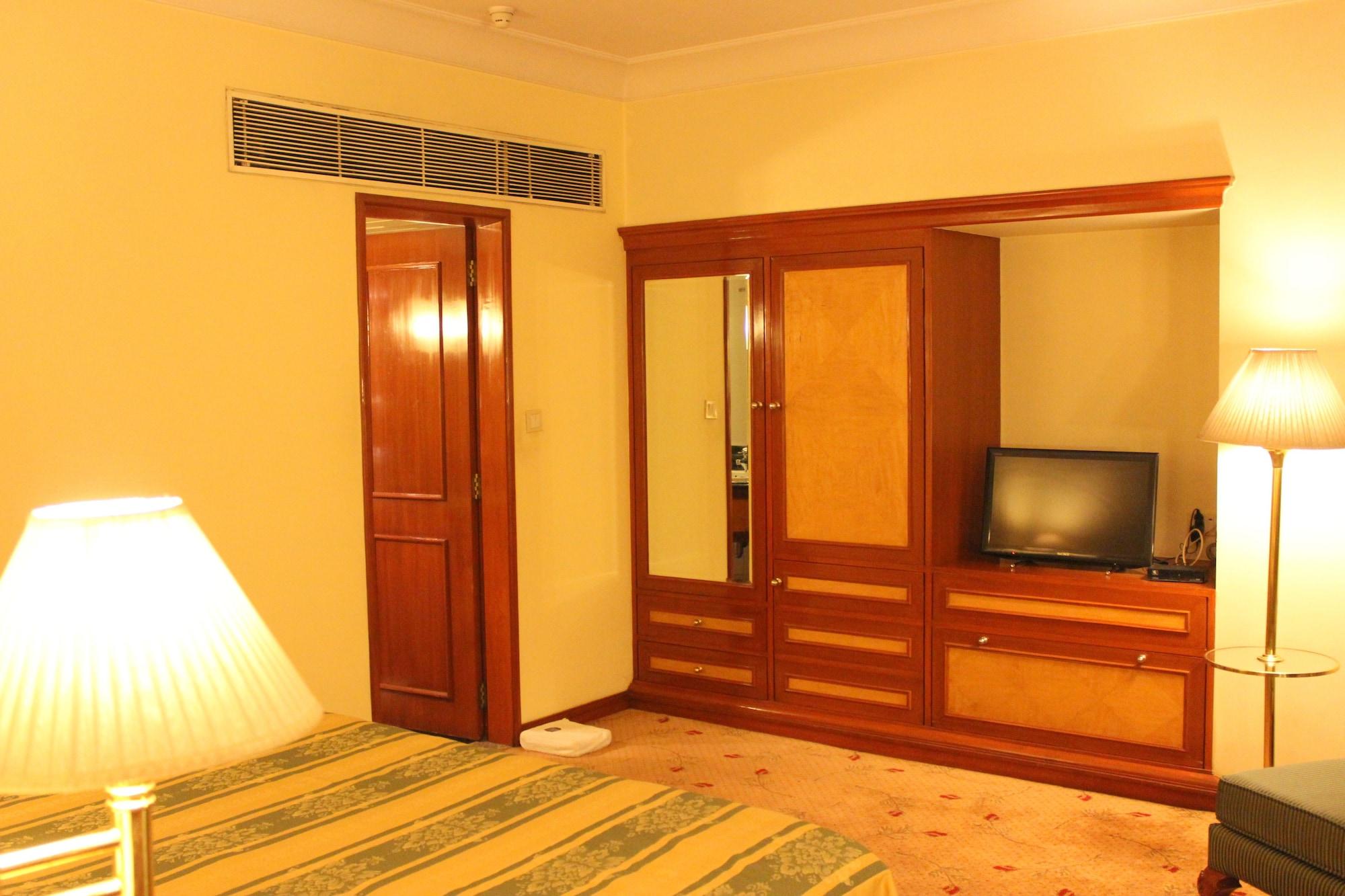 Hotel Sagar Plaza City Centre Пюн Екстериор снимка