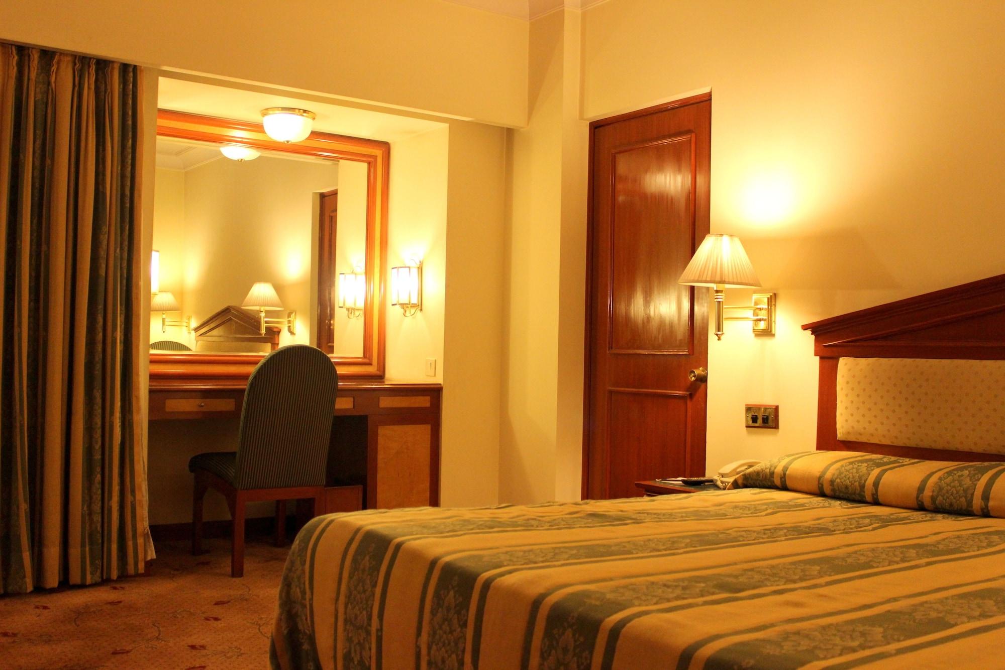 Hotel Sagar Plaza City Centre Пюн Екстериор снимка