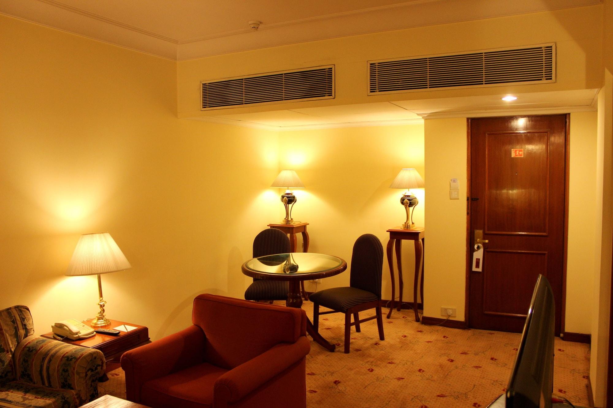 Hotel Sagar Plaza City Centre Пюн Екстериор снимка