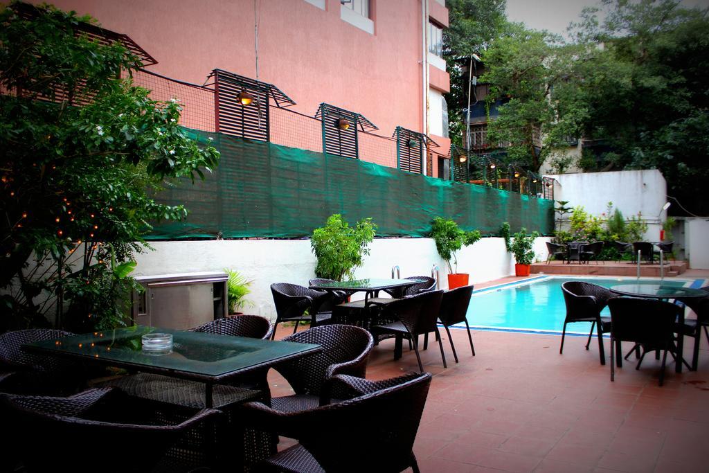 Hotel Sagar Plaza City Centre Пюн Екстериор снимка