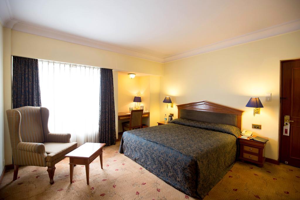 Hotel Sagar Plaza City Centre Пюн Стая снимка