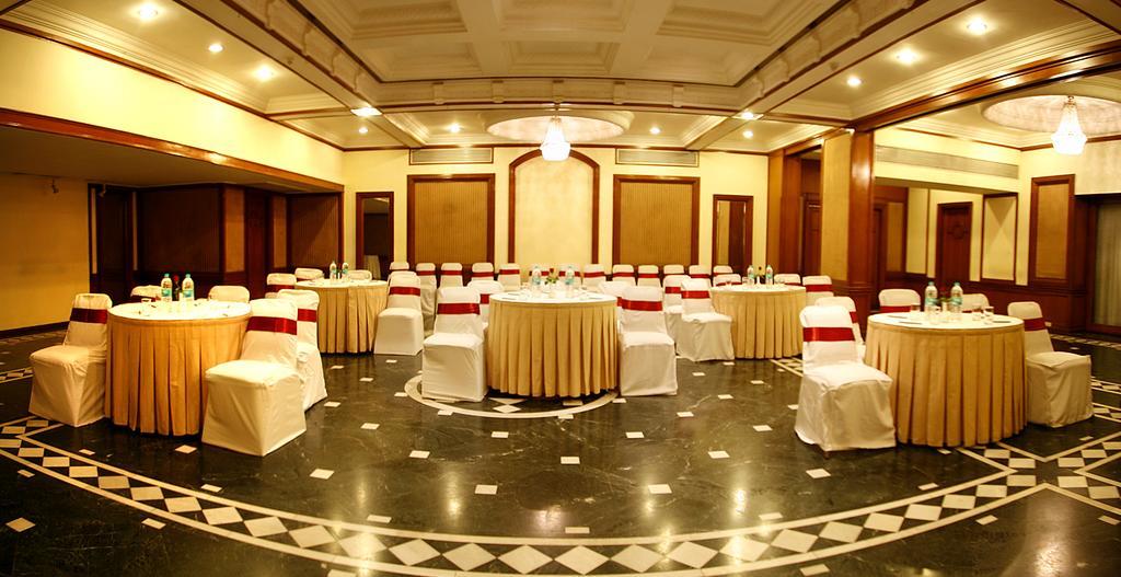 Hotel Sagar Plaza City Centre Пюн Екстериор снимка