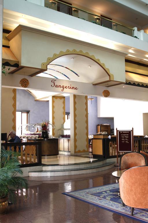 Hotel Sagar Plaza City Centre Пюн Екстериор снимка