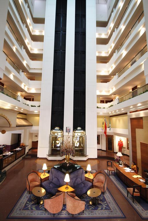 Hotel Sagar Plaza City Centre Пюн Екстериор снимка