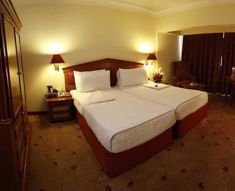 Hotel Sagar Plaza City Centre Пюн Екстериор снимка