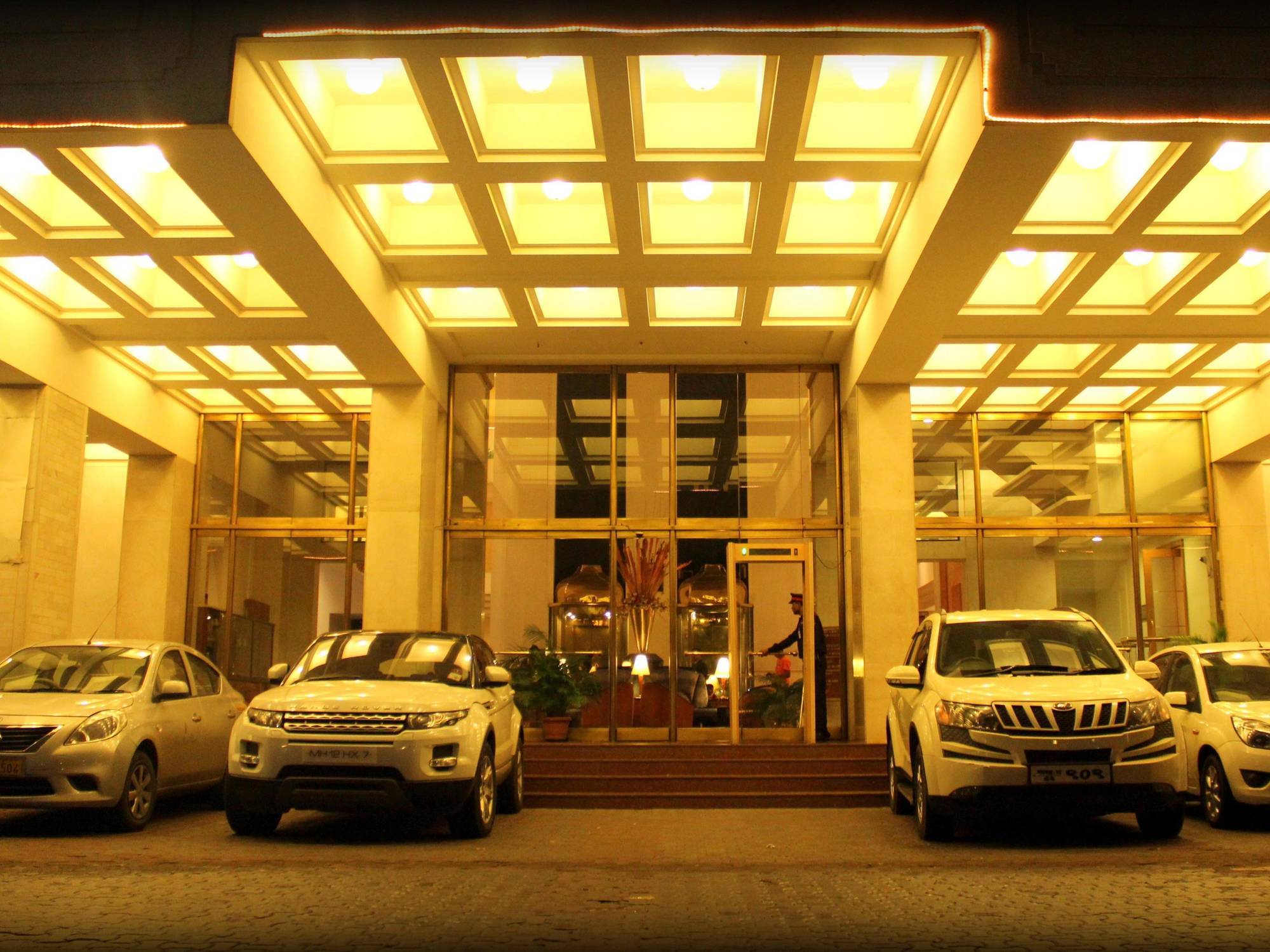 Hotel Sagar Plaza City Centre Пюн Екстериор снимка