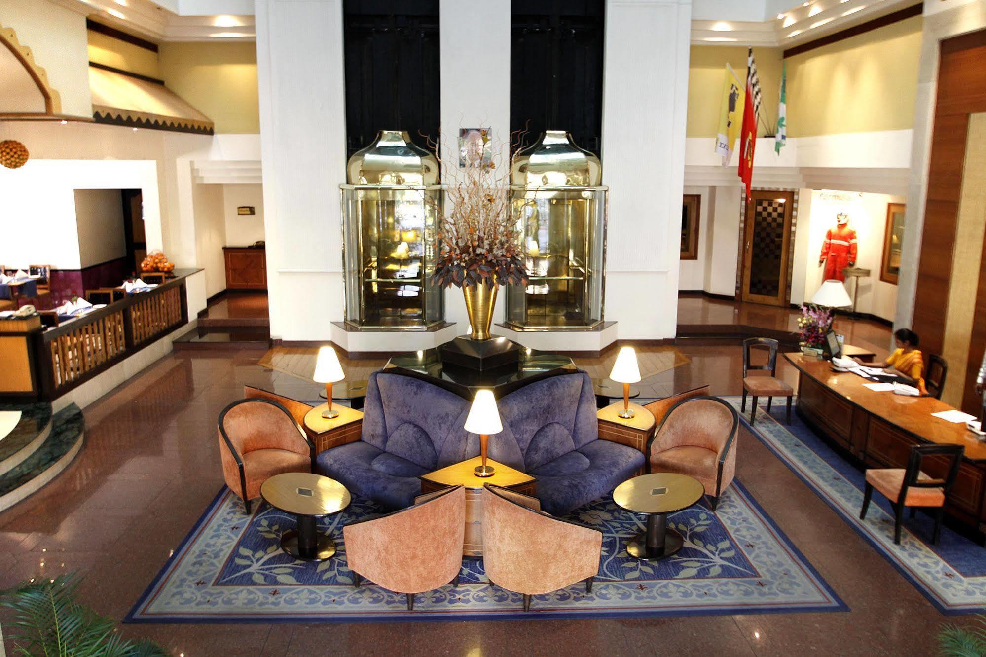 Hotel Sagar Plaza City Centre Пюн Интериор снимка