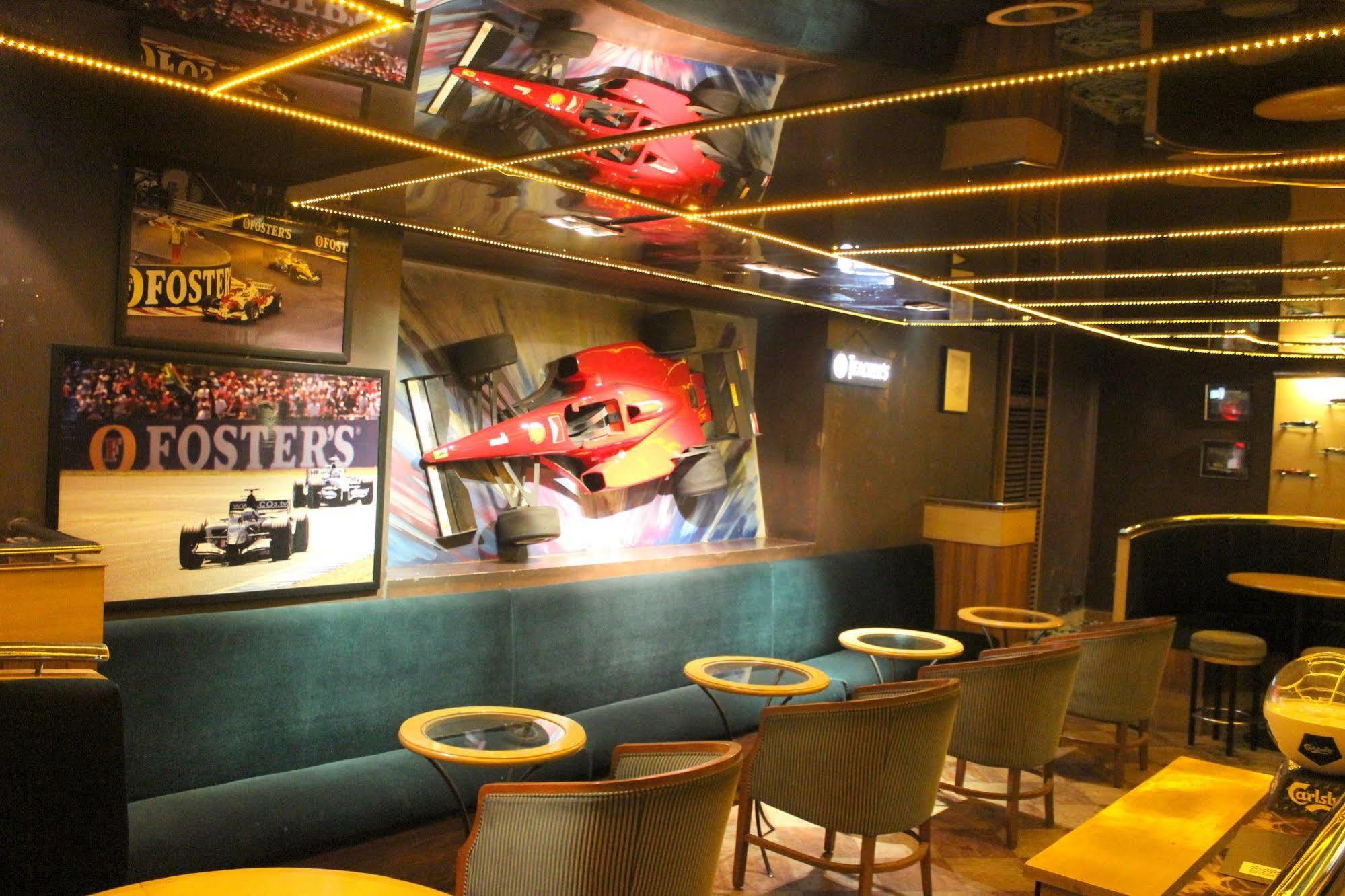 Hotel Sagar Plaza City Centre Пюн Екстериор снимка