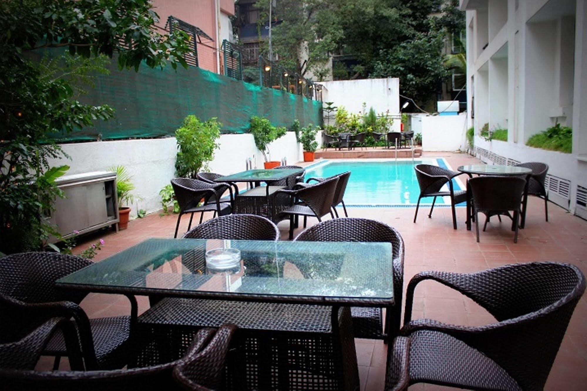 Hotel Sagar Plaza City Centre Пюн Екстериор снимка
